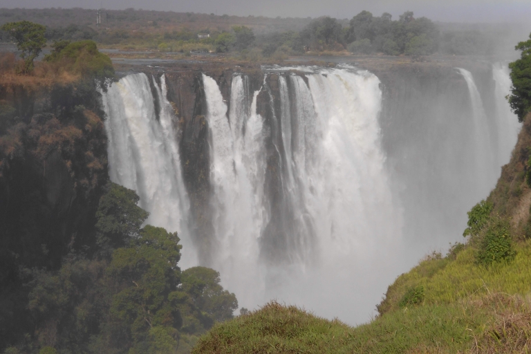 Victoria Falls Erlebe die Wasserfälle und die Kultur.