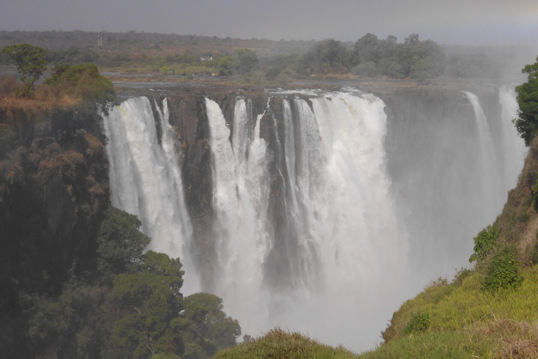 Victoria Falls Erlebe die Wasserfälle und die Kultur.