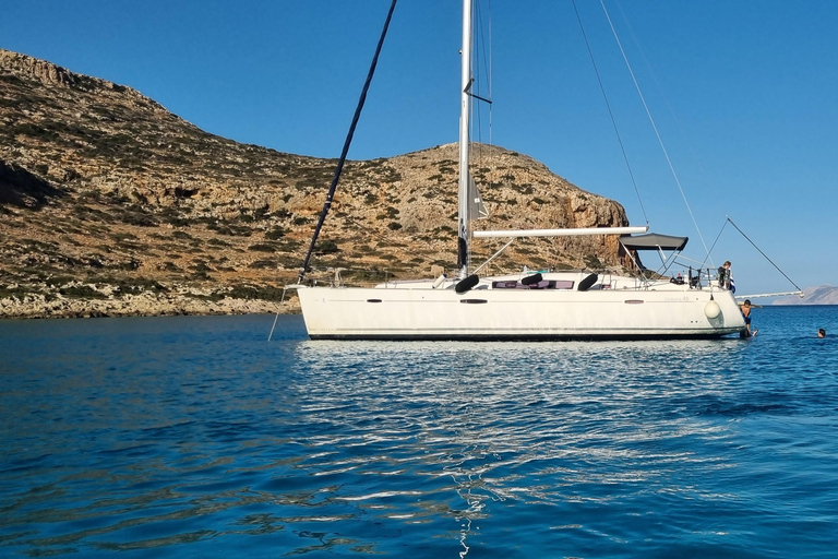 Kissamos: Balos and Gramvousa Private Sailing Trip with Meal