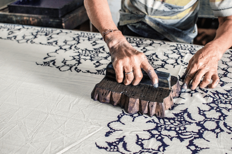 Jaipur's Artisan's Trail: A Walking Tour with Local Artisans