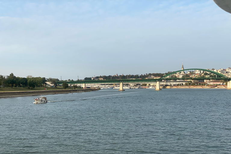 Belgrad med öppen båt Sunset-kryssning med öppen båt med live guideBelgrad: Guidad båtkryssning i staden