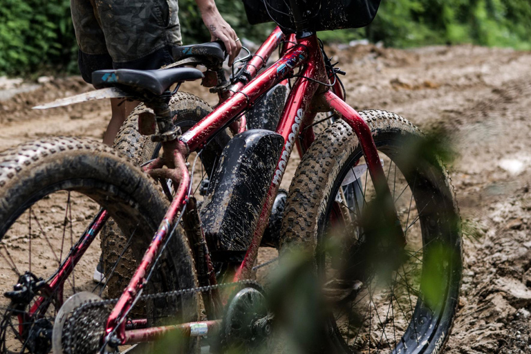 Luang Prabang: E-Mountainbike Tour with Waterfall & Lunch