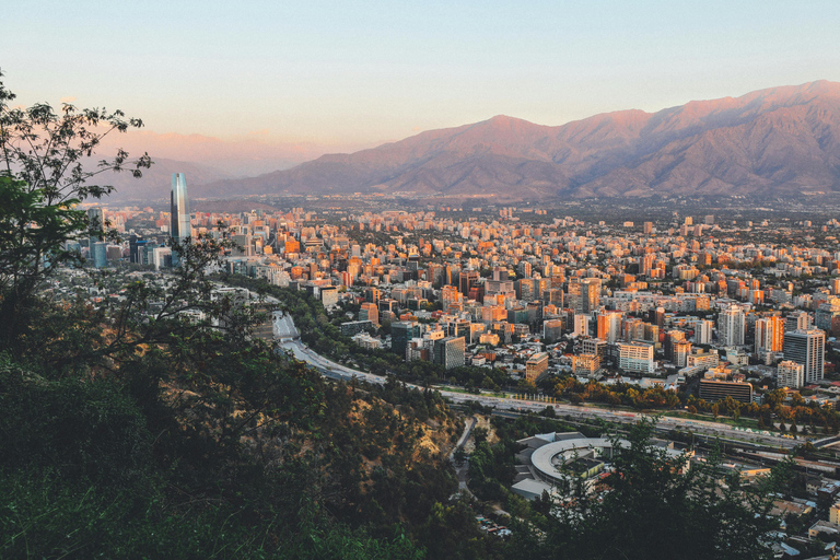 Santiago : tour en téléphérique et visite à pied de la colline San CristóbalExpérience privée : colline de San Cristóbal, funiculaire et téléphérique
