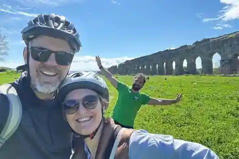 Roma: Via Appia, Acquedotti e Catacombe: Divertimento in sicurezza con l'E-Bike