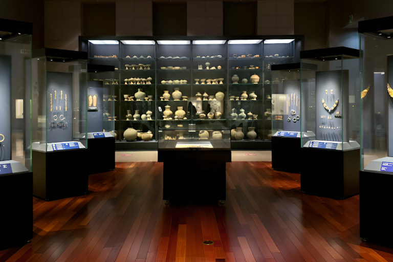 Seoul: National Museum & War Memorial Korea Small Group Tour English Guide