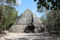 Visita guiada a pie del sitio arqueológico de Coba - Hizvo