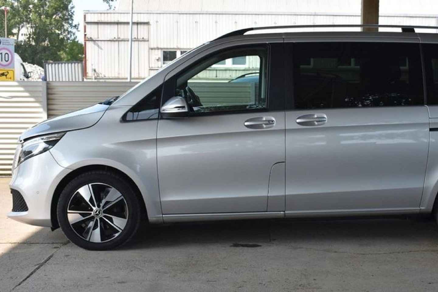 Bratislava: Private transfer to Budapest or Budapest to BTS