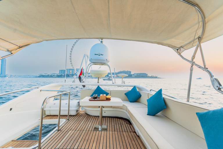 Dubai Yacht Tour - båttur upp till 12 gäster Privat tur3 timmars sightseeing - Dubai Luxury Yacht Experience