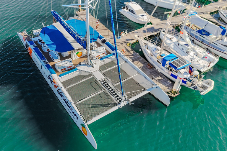 DIVERTIMENTO E RELAX – TOUR IN BARCA A VELA LUNGO LA COSTA D'ORODIVERTIMENTO E RELAX – TOUR IN BARCA A VELA LUNGO LA GOLDEN COAST