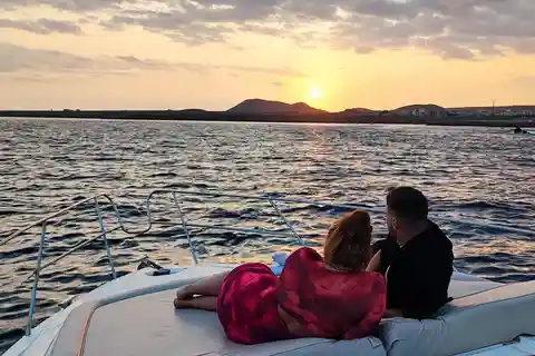 Gourmet-Kreuzfahrt bei Sonnenuntergang mit Whale-Watching