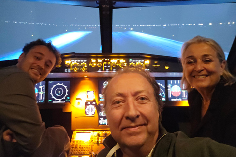 Flylounge: Ticket for a flying experience in an immersive flight simulator Flylounge: 60-minute immersive flight simulator ticket + 5-minute drone demo