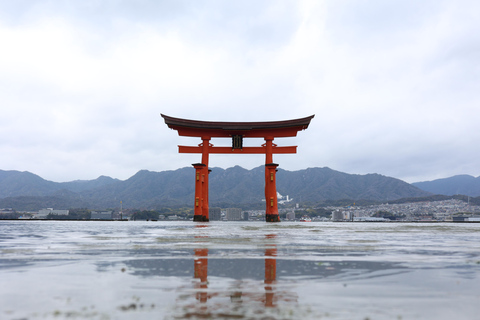 Prywatna wycieczka do Hiroszimy, Miyajimy i Kopuły Bomby AtomowejHiroszima Miyajima i kopuła bomby - prywatna wycieczka