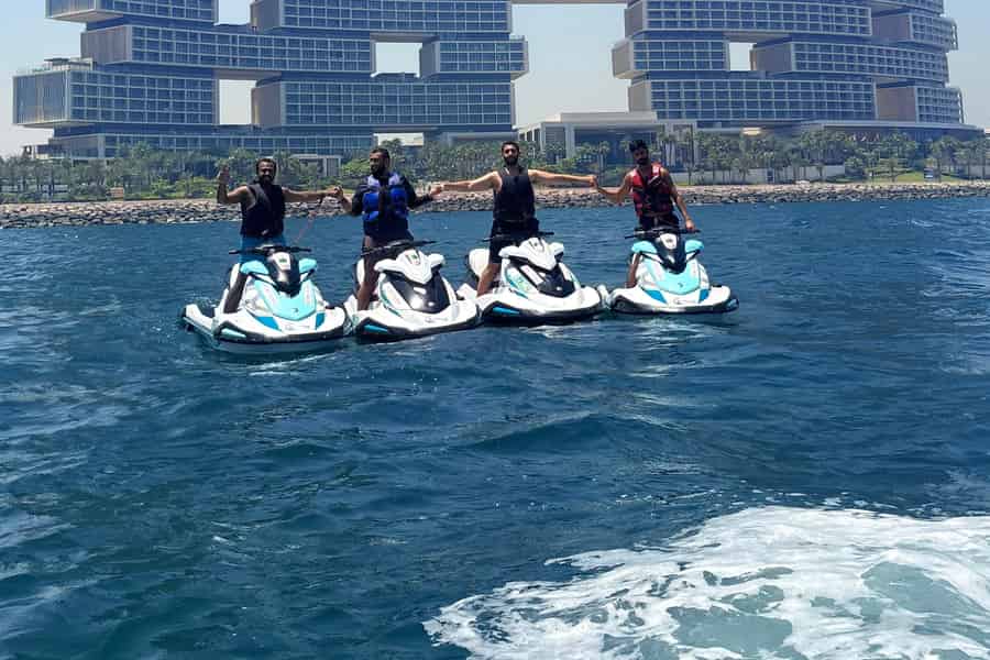 Dubai: 45-minütige Jetski-Fahrt. Foto: GetYourGuide