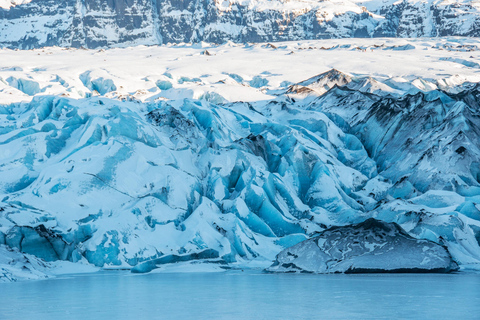 Reykjavik/Sólheimajökull: Glaciärvandring och isklättringGlaciärvandring och isklättring - möte vid Solheimajokull