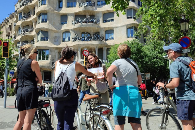 Barcelone : visite à vélo ou en vélo électrique, sites incontournables et anecdotes localesVisite privée