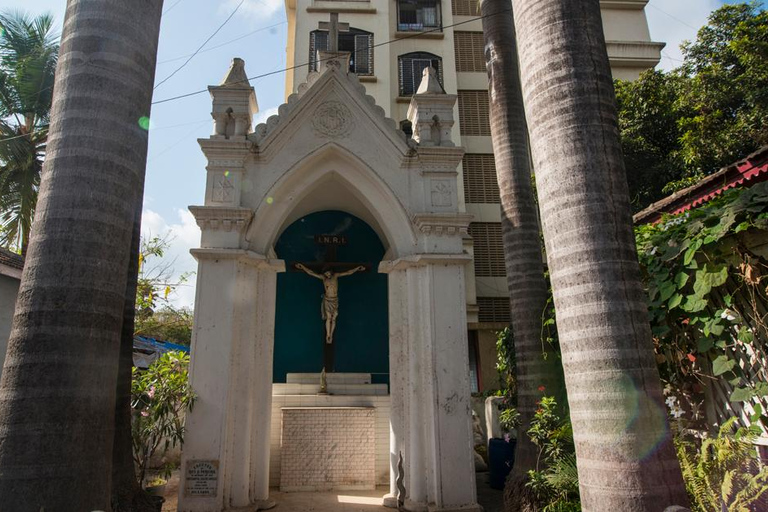 جولة ثقافية وتراثية في قرية باندرا الجميلة