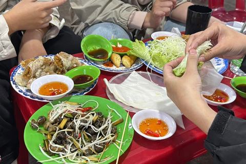 Da Nang: Walking Street Food Tour with Local Guide Group Tour (English)