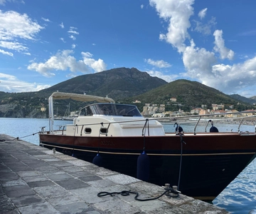 Levanto: Tour in barca delle Cinque Terre con pranzo o aperitivo