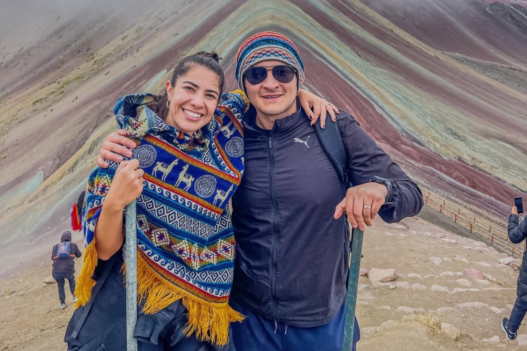 Cusco:Rainbow Mountain guided with breakfast and lunch Cusco: Private Rainbow mountain with meals