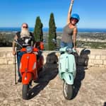 Puglia in Vespa: Tour di 3 Ore tra Polignano a Mare, Conversano e Monopoli