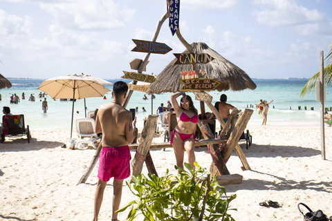 Cancun: Isla Mujeres Golf Cart Tour, Open Bar &amp; Mittagessen