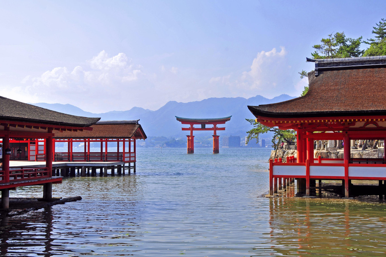 Da Kyoto o Osaka: tour di 2 giorni di Hiroshima e MiyajimaPiano hotel 4 stelle da Osaka /2-3 persone/ 1 camera (doppia)