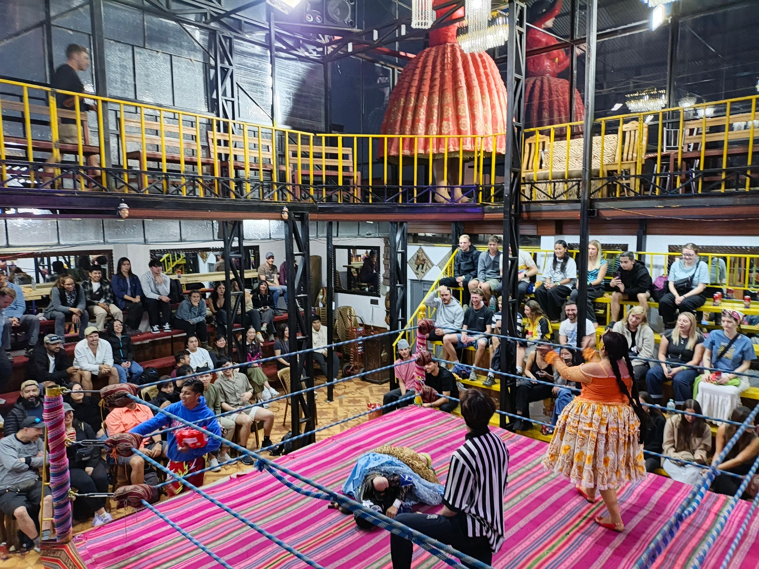 El Alto: Cholitas Wrestling – Nur Eintrittskarte + Snacks