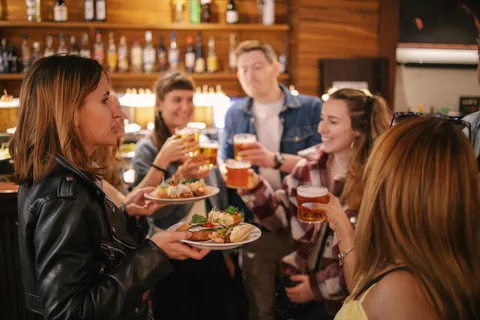 Madrid: Tapas Dinner Party madtur med guide