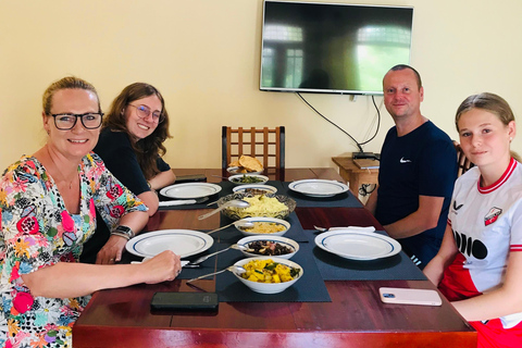 阿努拉德普勒：当地市场探访与草药米工坊体验