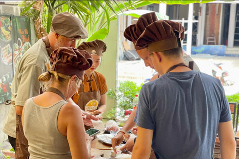 Aula de culinária em Hue: os melhores restaurantes locais com Madame ThuAula de culinária em Hue sem recolha e mercado local