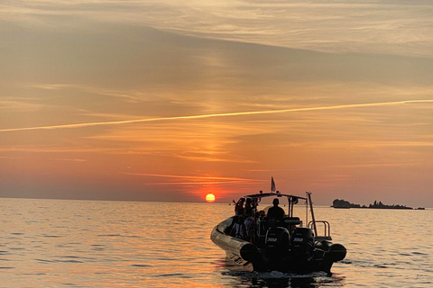 De Ajaccio: Passeio de barco pelas Ilhas Sanguinaires com aperitivoPonto de Encontro da Praia de Porticcio - Barco Offshore