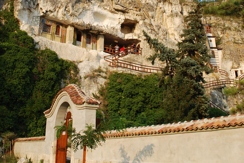 Day Tour Bucharest: Bulgarian History, Fortress & Traditions