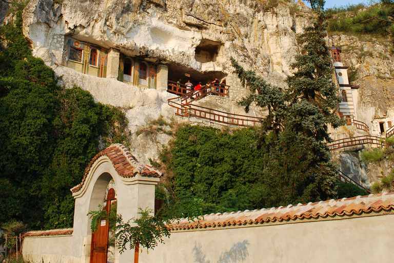 Day Tour Bucharest: Bulgarian History, Fortress & Traditions