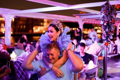 Bangkok: Chao Phraya Dinner Cruise + Free-Flow Beer dinner cruise only
