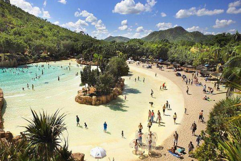 Johannesburg: Sun City Water Park & Chameleon Village Trip