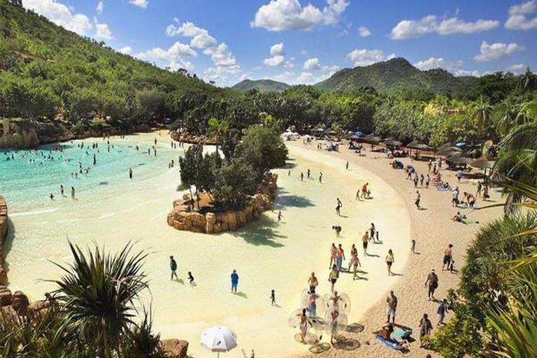 Johannesburg: Sun City Water Park & Chameleon Village Trip