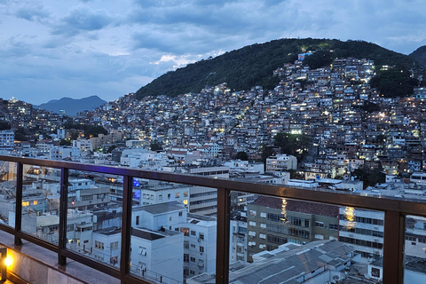 Rio: Pub crawl con le migliori viste di Copacabana. Musica dal vivo, balliIl meglio di Copa. Solo la discoteca con uno shot incluso