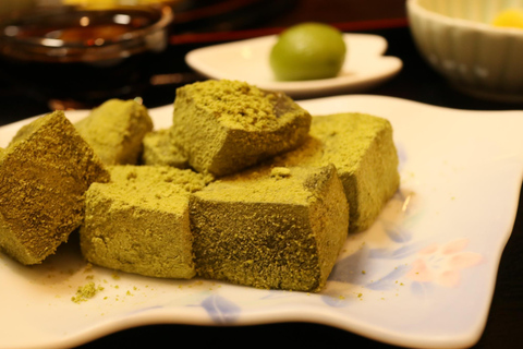 Tsukiji: Uncover Hidden Food Spots Away from the Crowds