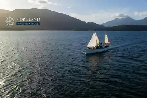Te Anau: Evening Scenic Cruise