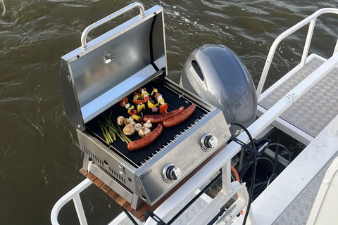 Varsóvia: cruzeiro privado pelo rio com snacks e bebidasVarsóvia: cruzeiro privado no rio com lanches e bebidas