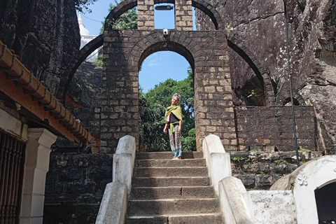 Kandy: Sigiriya Rock Fortress & Dambulla Cave Temple Tour