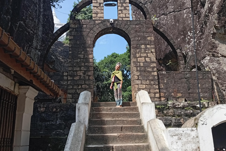 Kandy: Sigiriya Rock Fortress & Dambulla Cave Temple Tour