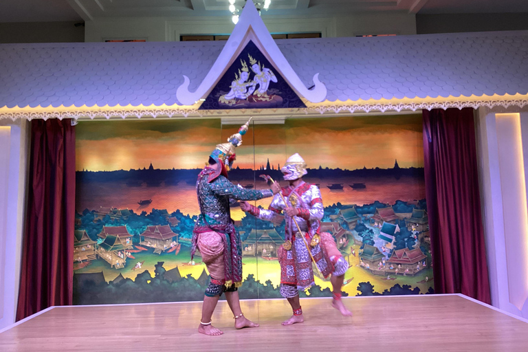 Calypso Cabaret en Asiatique: espectáculo de ladyboys en primera filaEspectáculo nocturno