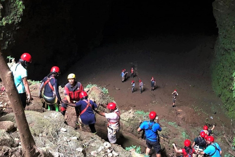 Yogyakarta: Jomblang-Höhle, Pindul-Höhle und Oyo River Tubing