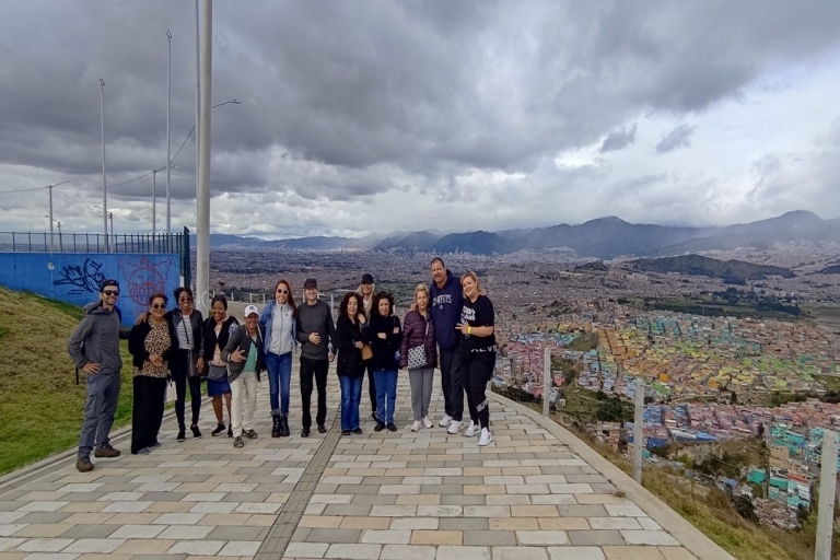 Bogotá: Comuna El Paraíso-Tour mit der SeilbahnHotelabholung außerhalb des Viertels Candelaria