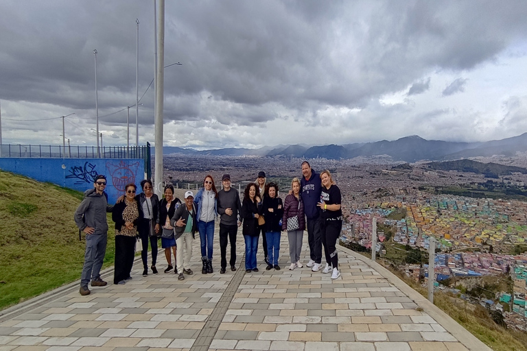 Bogotá: rondleiding Comuna El Paraíso met kabelbaanOphaalservice buiten de wijk La Candelaria