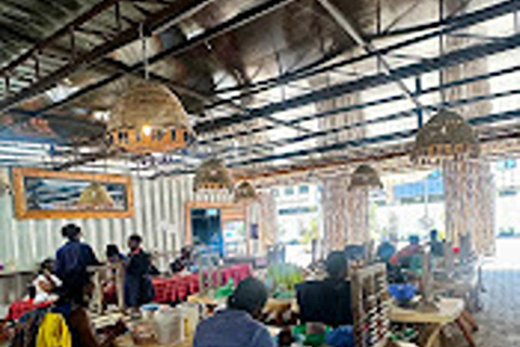 Nairobi: Kazuri Beads Factory Tour With Round-trip Transfer Nairobi: Guided Kazuri Beads Factory & Giraffes Centre Tour.