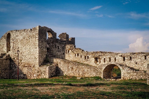 Desde Tirana: Visita de un día a la ciudad de Berat, UNESCO, y al lago BelshiCiudad de Berat UNESCO y Lago Belshi: Excursión de un día desde Tirana