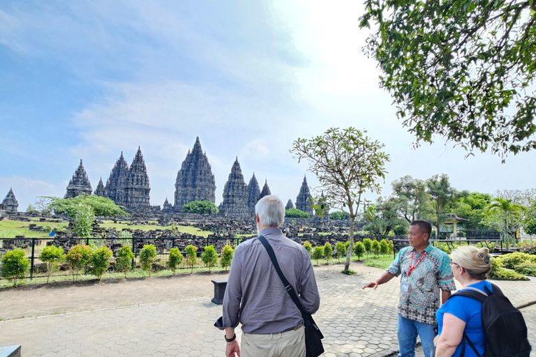 Templi e sapori: tour di Prambanan con fotografo e pranzoTempli e gusto: tour di Prambanan con fotografo e pranzo