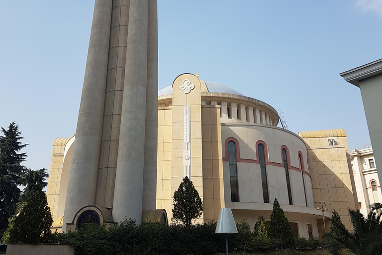 Tirana: com olhos húngaros